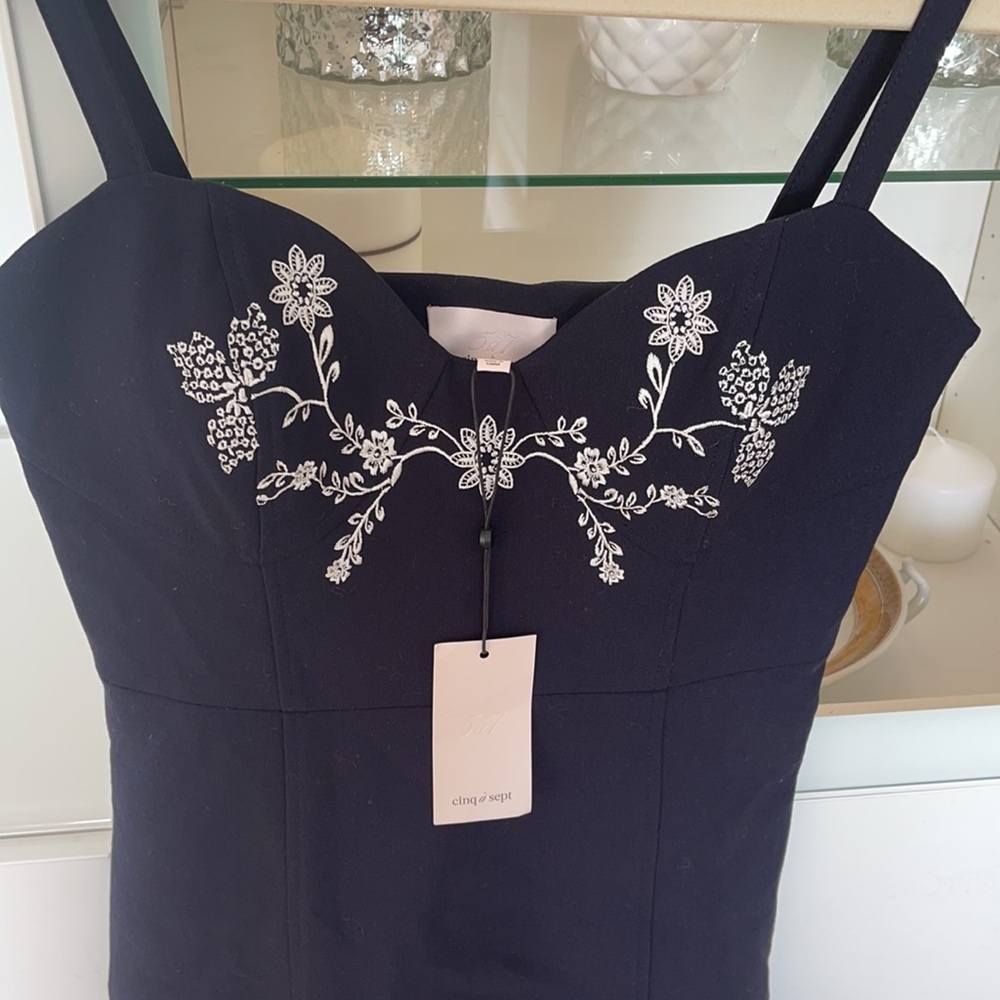 Cinq a Sept NWT beautiful cocktail dress size 4